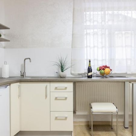 City Center Vip Studio Apartment Лвив Екстериор снимка