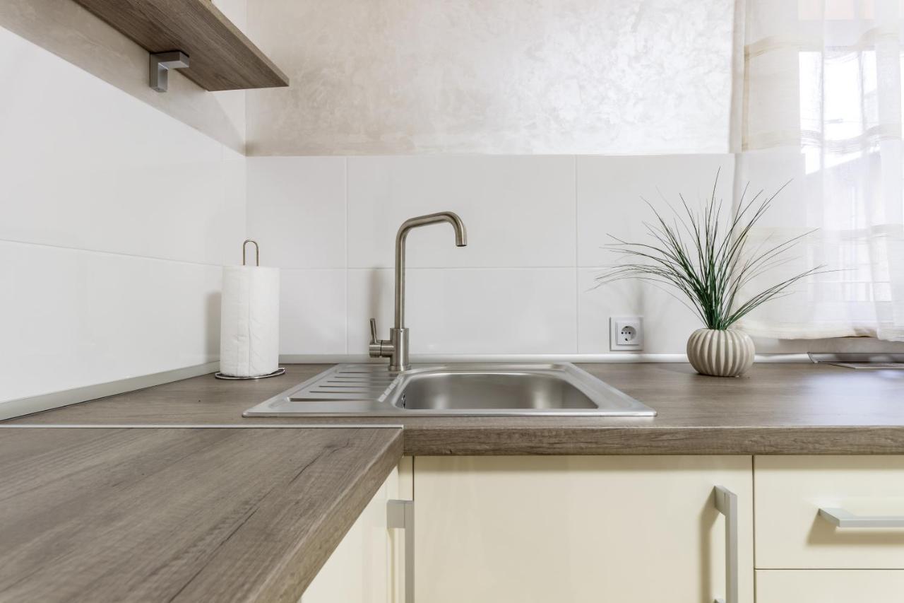 City Center Vip Studio Apartment Лвив Екстериор снимка