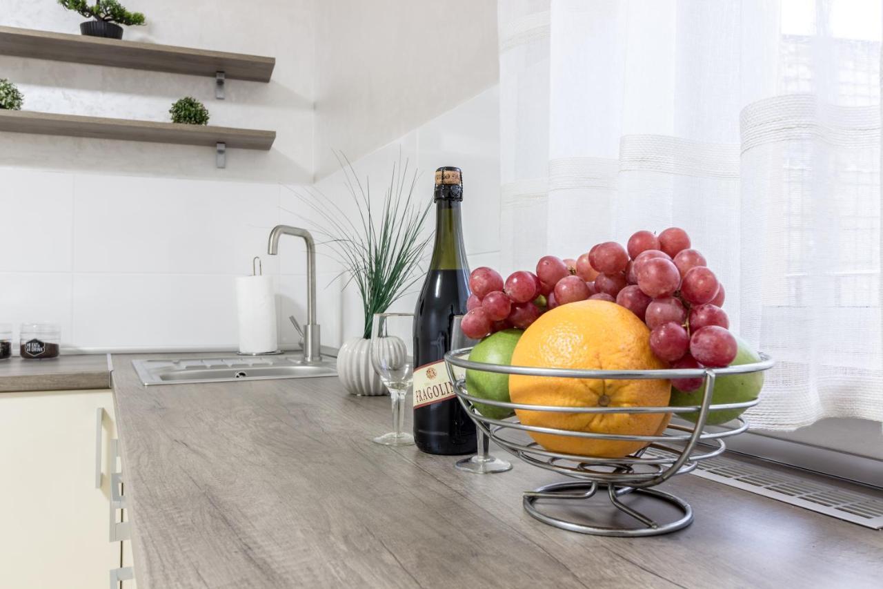 City Center Vip Studio Apartment Лвив Екстериор снимка